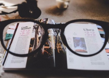 Дальнозоркость часто является проблемой для людей в возрасте 45-50 лет. Болезнь может проявиться раньше или намного позже.&nbsp;
